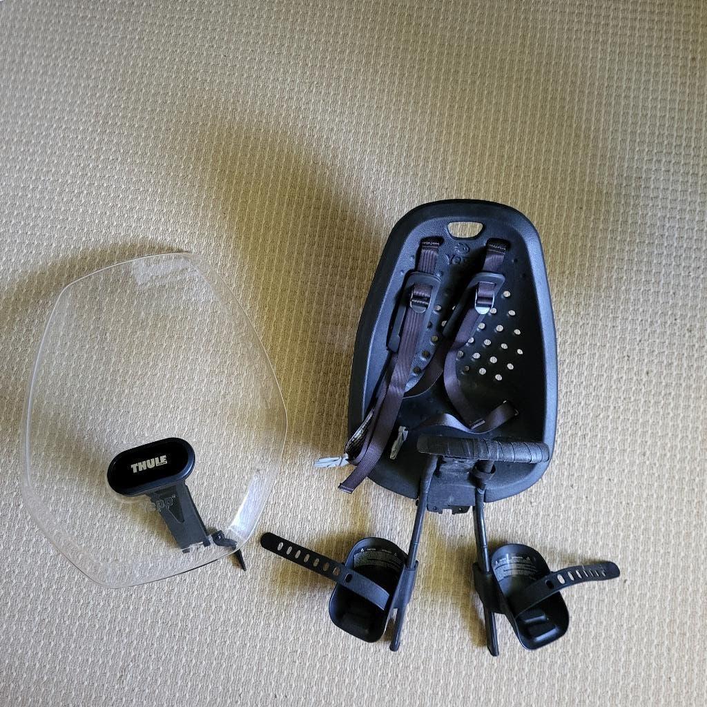 (Thule Yepp) fietsstoeltje voorzitje met windscherm, Ophalen, Voetsteuntjes, Yepp, Voorzitje