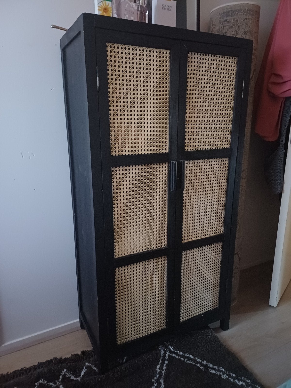 Xenos kast zo goed als nieuw met rotan deuren, Huis en Inrichting, Kasten | Kledingkasten, Ophalen of Verzenden
