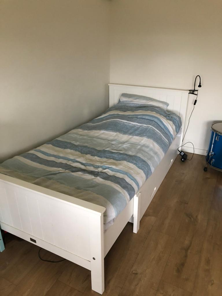 1 persoons bed  90 breed uitschuifbaar 150 tot 200, Ophalen, 90 cm, Eenpersoons, Wit