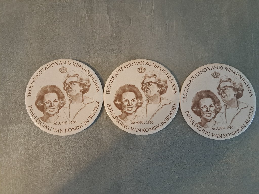 3 mooie onderzetters inhuldiging Beatrix, Verzamelen, Ophalen, Gebruikt, Nederland, Servies