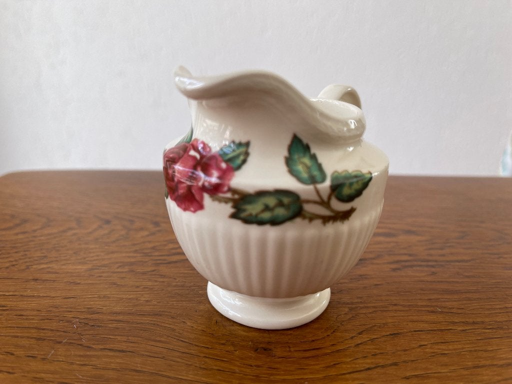 "Wedgwood Moss Rose" 'Melkkannetje' Nieuw, Overige typen, Nieuw, Ophalen of Verzenden, Overige stijlen