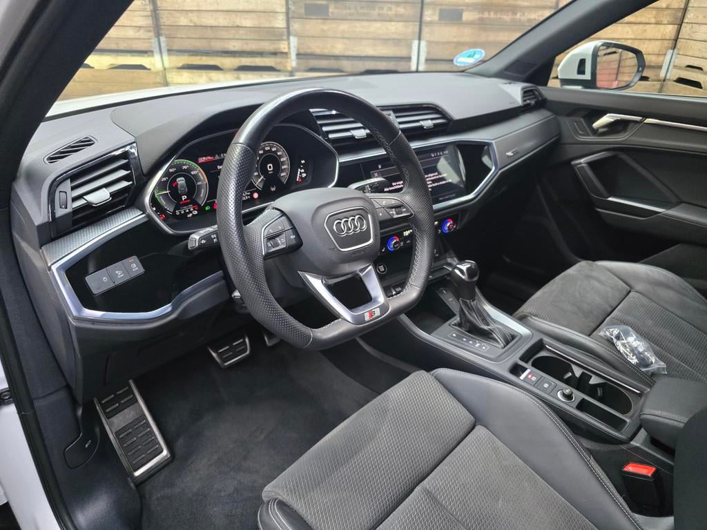 Audi Q3 45 TFSI e S edition 3x S-Line LED BNS Pakket Navi Cl, Auto's, Audi, Gebruikt, Zwart, 1715 kg, Wit