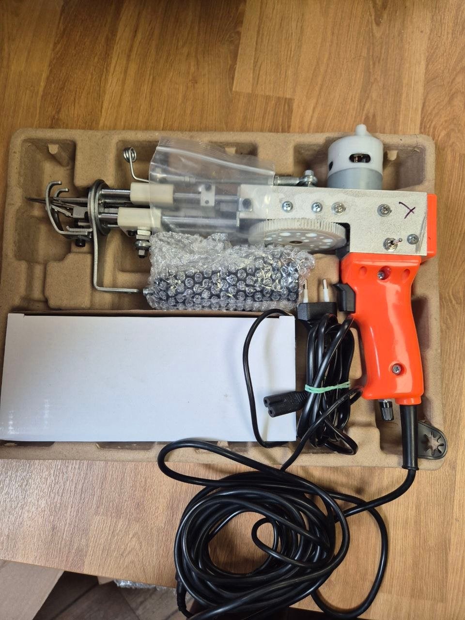 Tufting gun AK-I Cut Pile, Ophalen of Verzenden, Zo goed als nieuw, Minder dan 600 watt