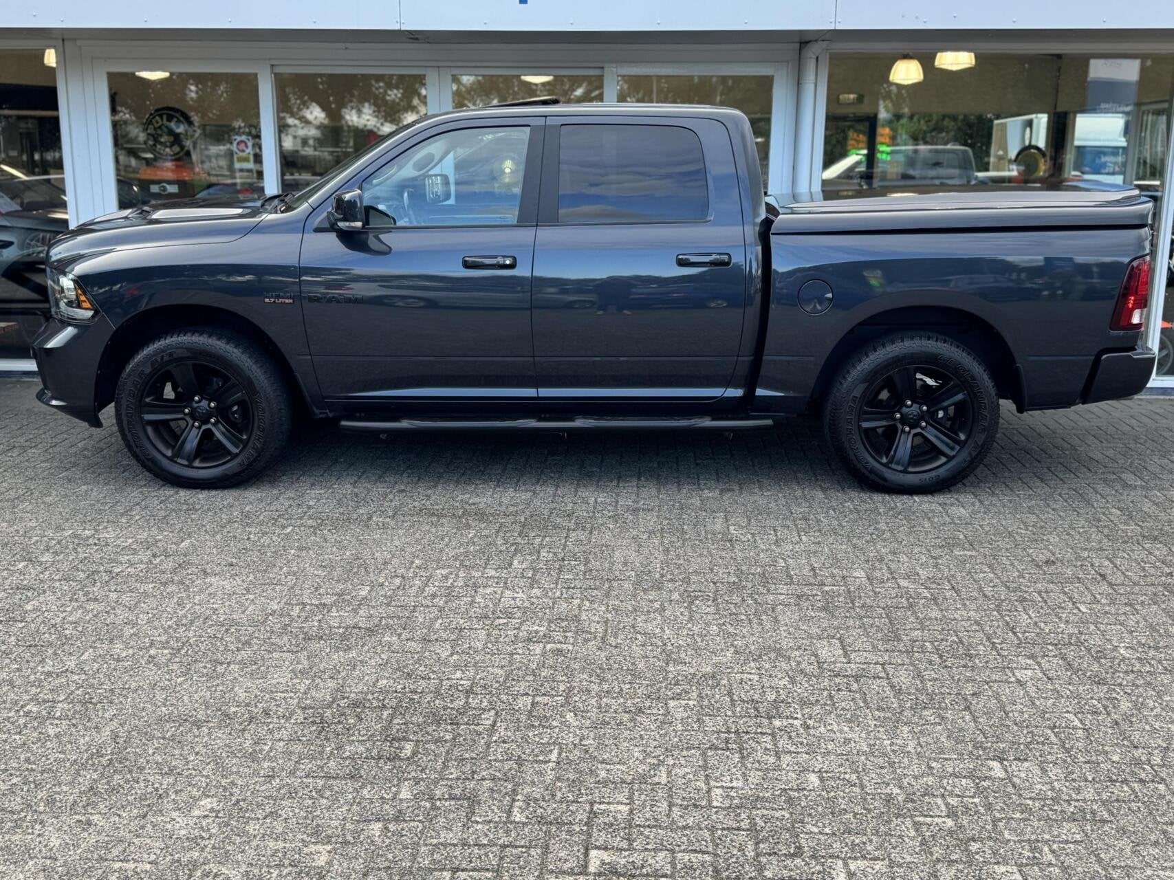 Dodge Ram 1500 4X4 5.7 V8 400pk 4x4 Crew Cab 5'7 SPORT,Xenon, Auto's, Automaat, Gebruikt, Leder en Stof, Origineel Nederlands