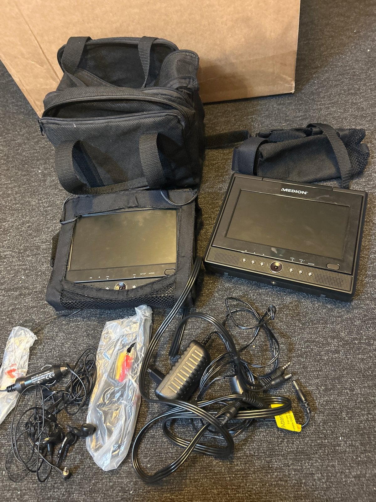 Medion Draagbare DVD-speler met 2 schermen en accessoires, Gebruikt, Draagbaar, Ophalen, Overige merken