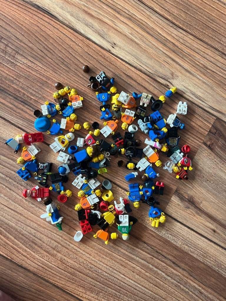 LEGO Minifiguren - o.a. Ridders, KNVB Voetbal & Ferrari, Ophalen of Verzenden, Zo goed als nieuw