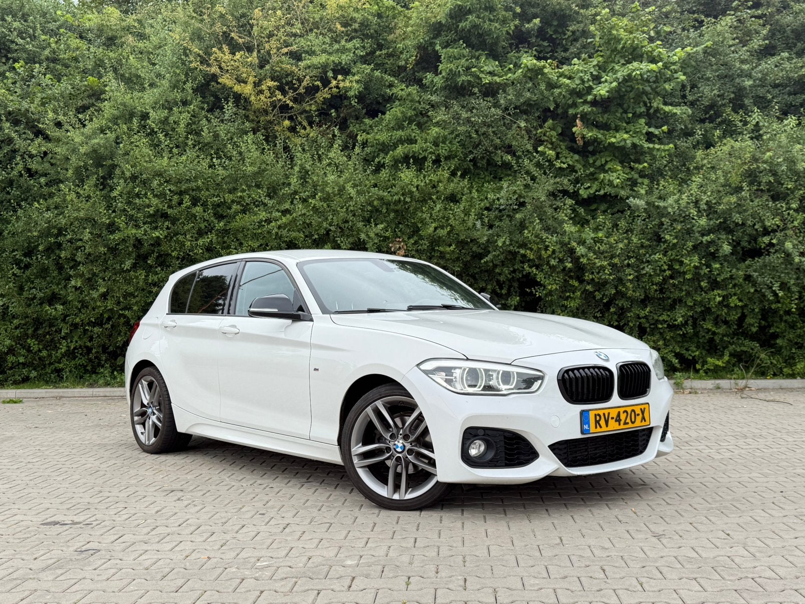 BMW 1-Serie 118i 136pk Aut 2016 Wit, Auto's, Alcantara, Wit, 650 kg, 19 km/l