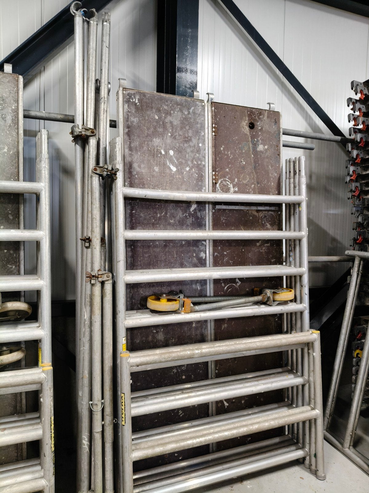 Custers rolsteiger smal 8.2 meter werkhoogte, Doe-het-zelf en Verbouw, Ophalen, Gebruikt, Rolsteiger of Kamersteiger, 5 meter of hoger