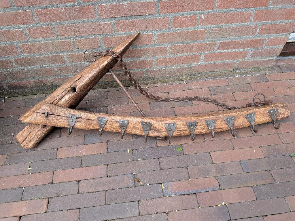 Kapstok van oude ploeg, Ophalen