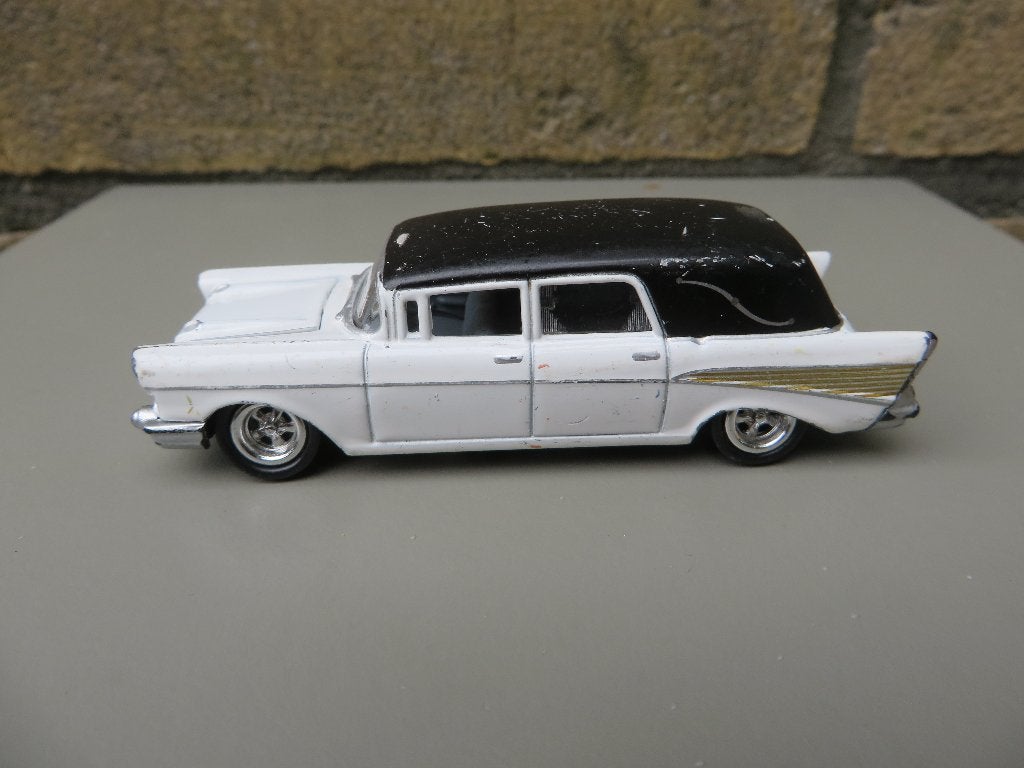 Johnny Lightning 1957 Chevrolet Hearse lijkwagen, Ophalen of Verzenden, Gebruikt, Auto