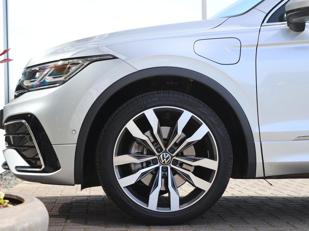 Volkswagen Tiguan 1.4 TSI 245 pk DSG eHybrid R-Line | Panora, 1716 kg, Stof, Euro 6, 4 cilinders
