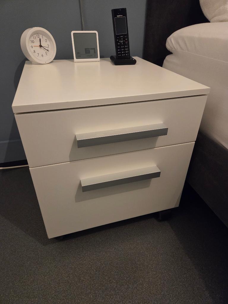 2 nachtkastjes van Elve uit Italie, Ophalen, Minder dan 45 cm, Zo goed als nieuw, Minder dan 55 cm