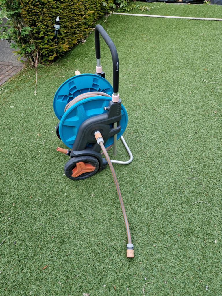Gardena verrijdbare tuinslang haspel met tuinslang en spuit, Ophalen, Gebruikt, Tuinslanghaspel