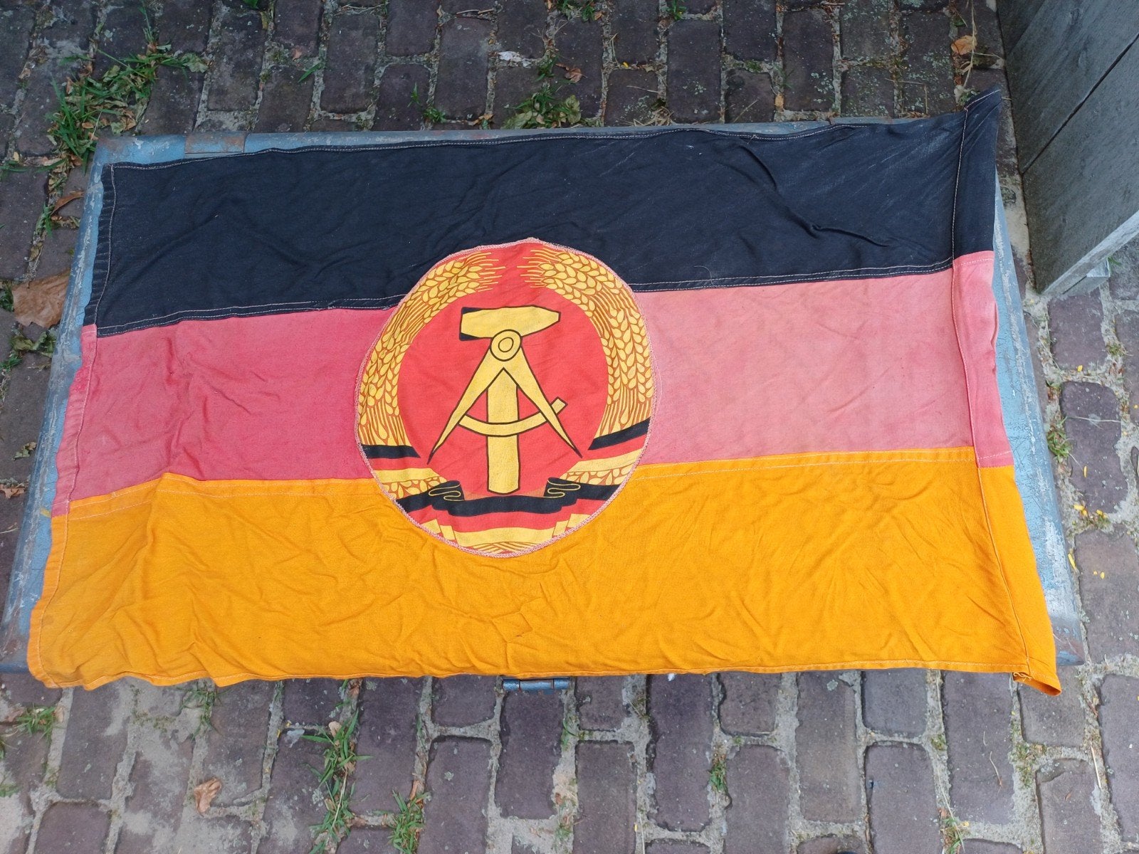 Originele Oost-Duitse vlag (DDR), Diversen, Vlaggen en Wimpels, Ophalen
