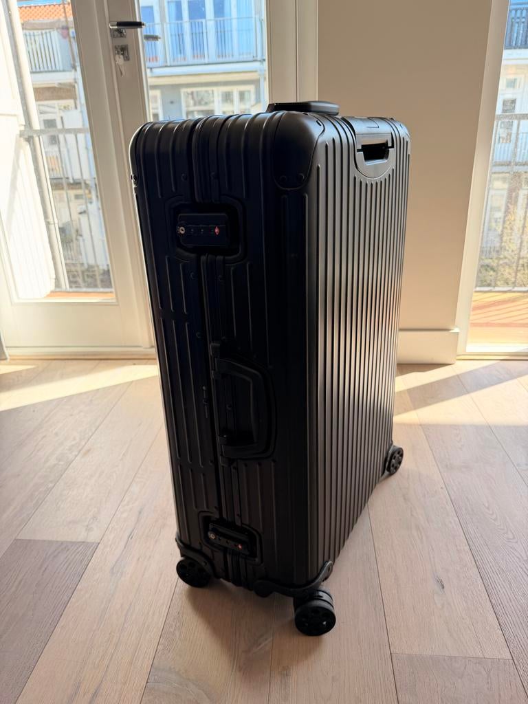 Zwarte Rimowa koffer, Sieraden, Tassen en Uiterlijk, Koffers, 45 tot 55 cm, Metaal, Ophalen, 60 tot 70 cm