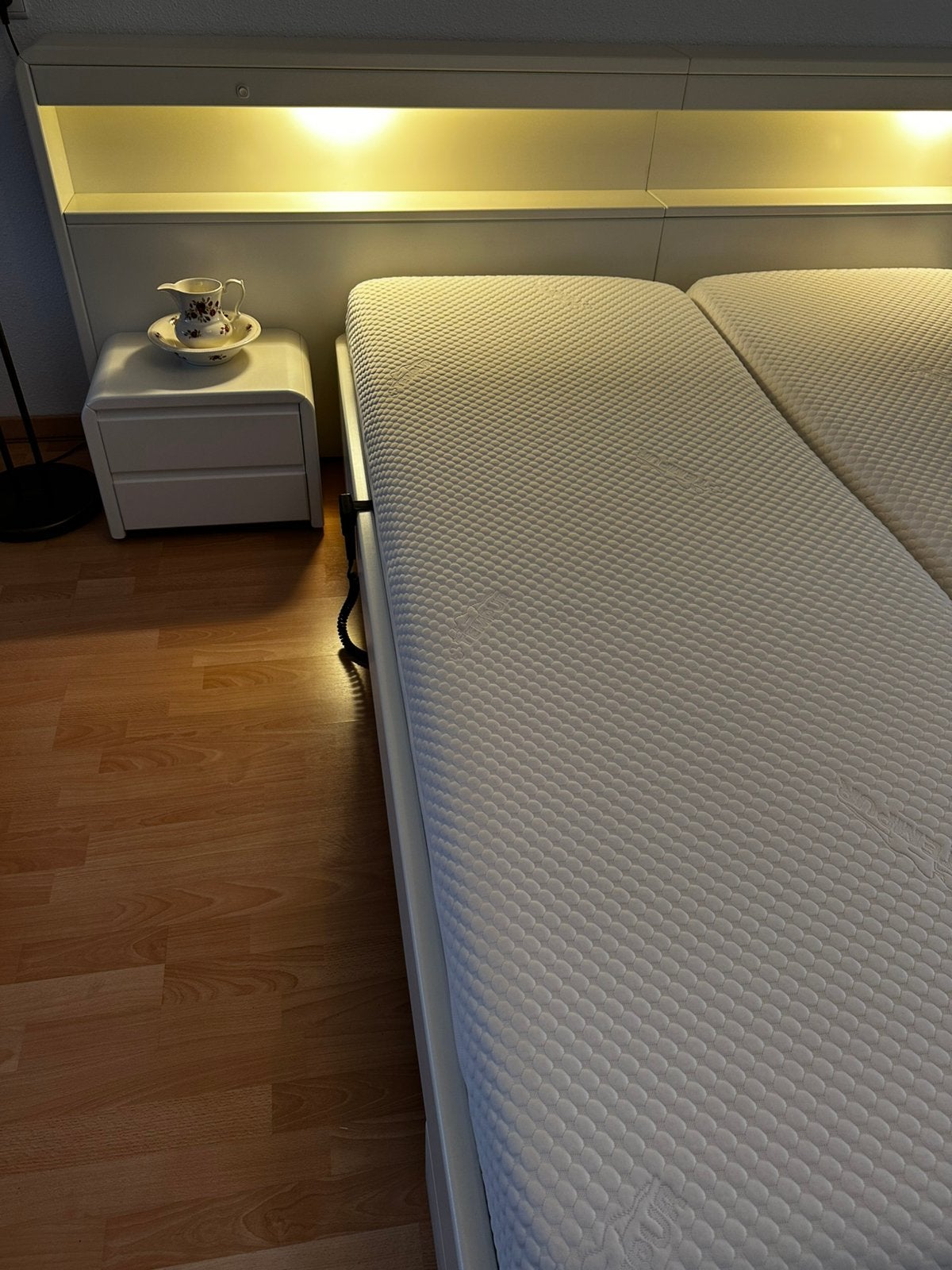 Elektriche bed met lattenbodem en Tempura matrassen, Ophalen, Zo goed als nieuw, Tweepersoons, 160 cm