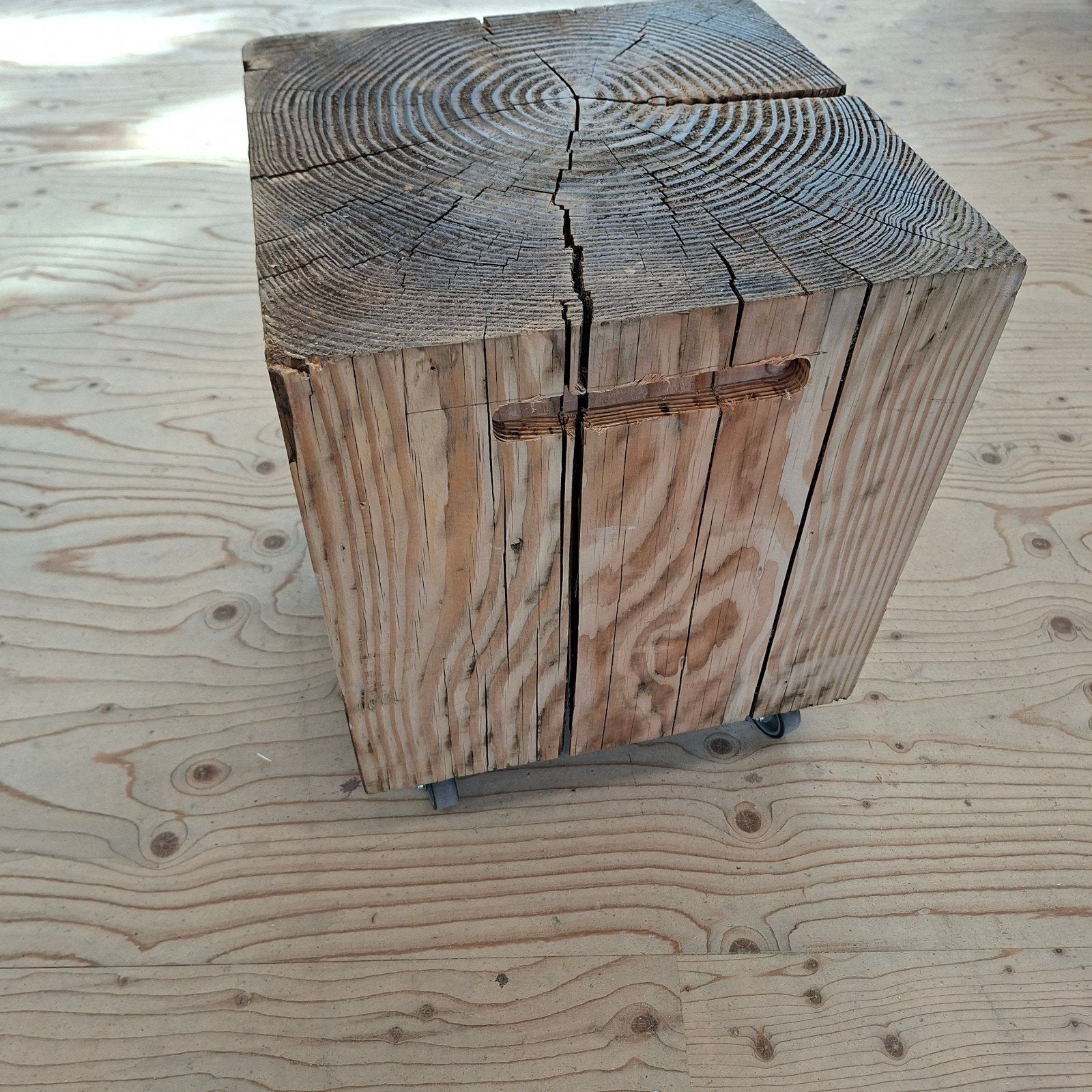 Douglas houten zitblok op wielen - 40x40x40 cm, Huis en Inrichting, Ophalen