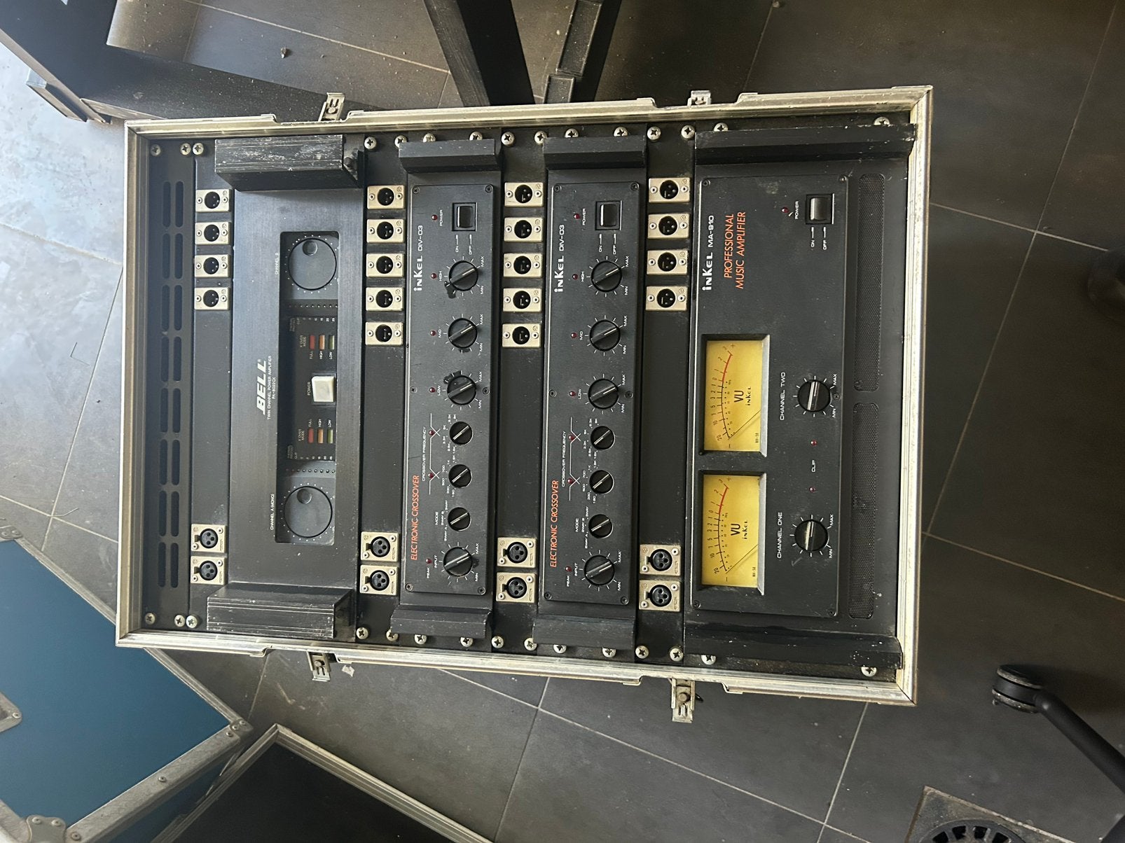 Flight case met 2 versterkers en 2 cross-overs, Ophalen, Gebruikt, Audio