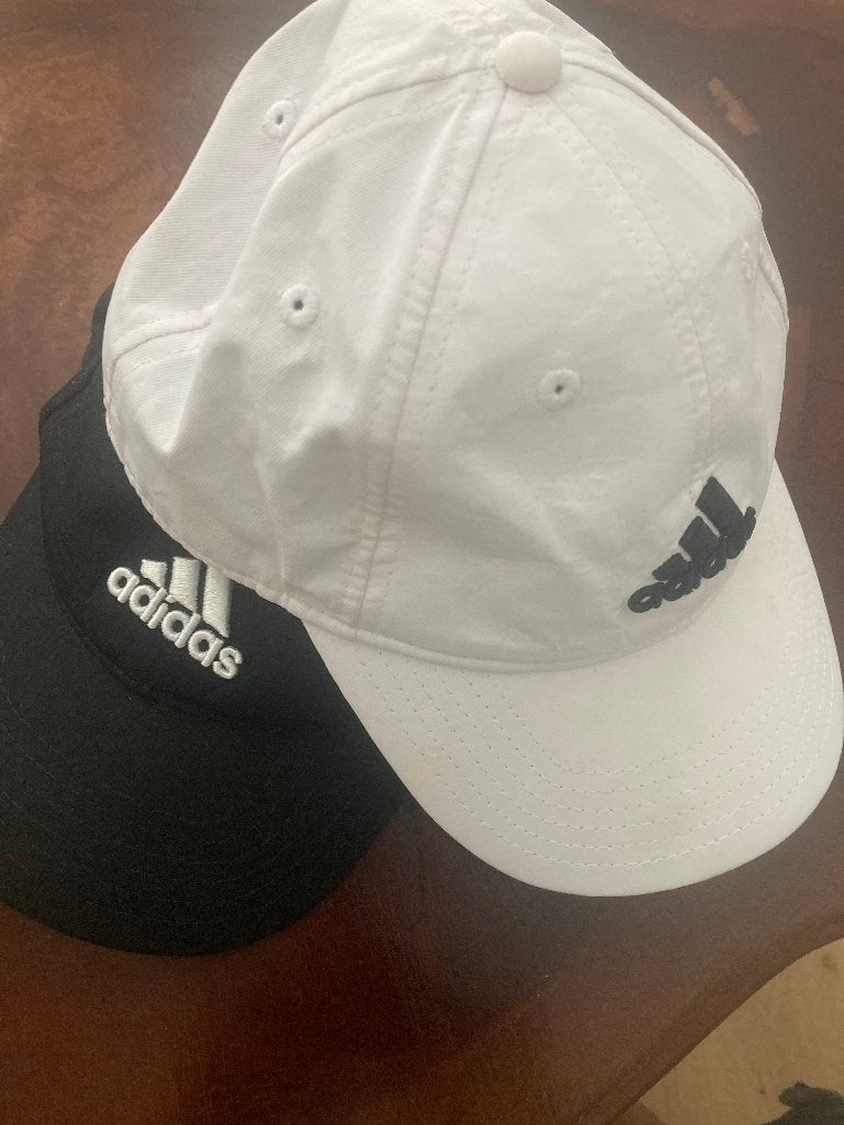 Adidas baseball cap- Zwart en Wit - Zo goed als nieuw, Kinderen en Baby's, Adidas, Verzenden, Jongen of Meisje, 122 t/m 128