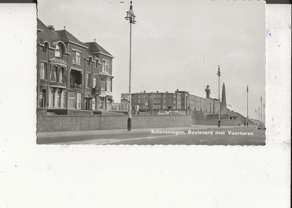 Scheveningen Boulevard en Zeekant met vuurtoren J v d  Hoek, Ophalen of Verzenden, 1940 tot 1960, Ongelopen, Zuid-Holland