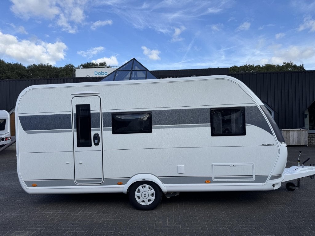 Hobby On Tour 470 KMF 2025 | Stapelbed | Mover, Caravans en Kamperen, Hobby, Bedrijf, Dwarsbed, 4 tot 5 meter