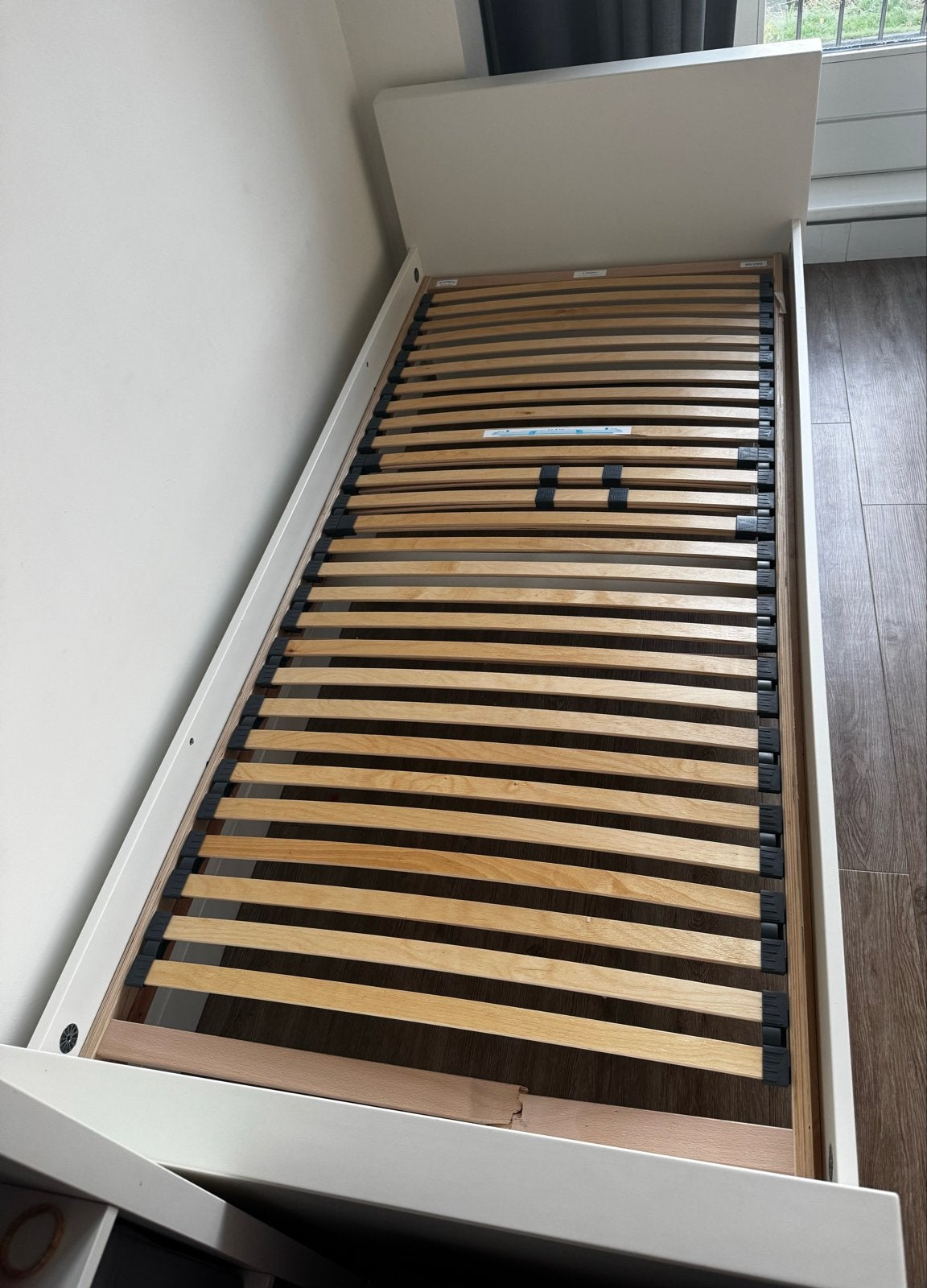 Eenpersoonsbed wit met lattenbodem 90x200 cm, Ophalen, Gebruikt, 90 cm, Eenpersoons