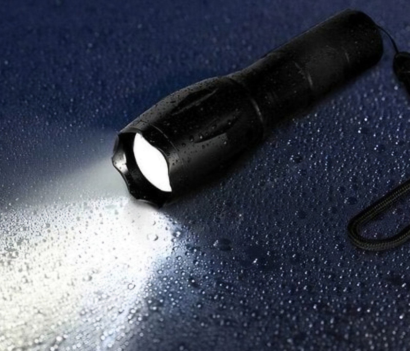 Compacte en krachtige LED zaklamp, Ophalen of Verzenden, Nieuw, Batterij