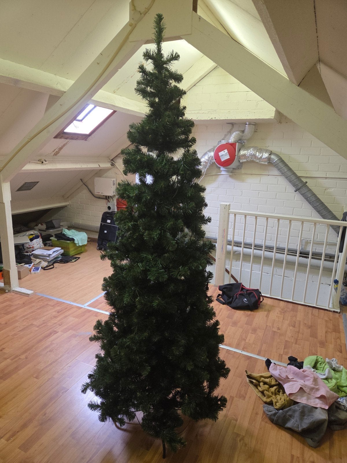 mooie slanke kerstboom met verlichting, Diversen, Kerst, Ophalen