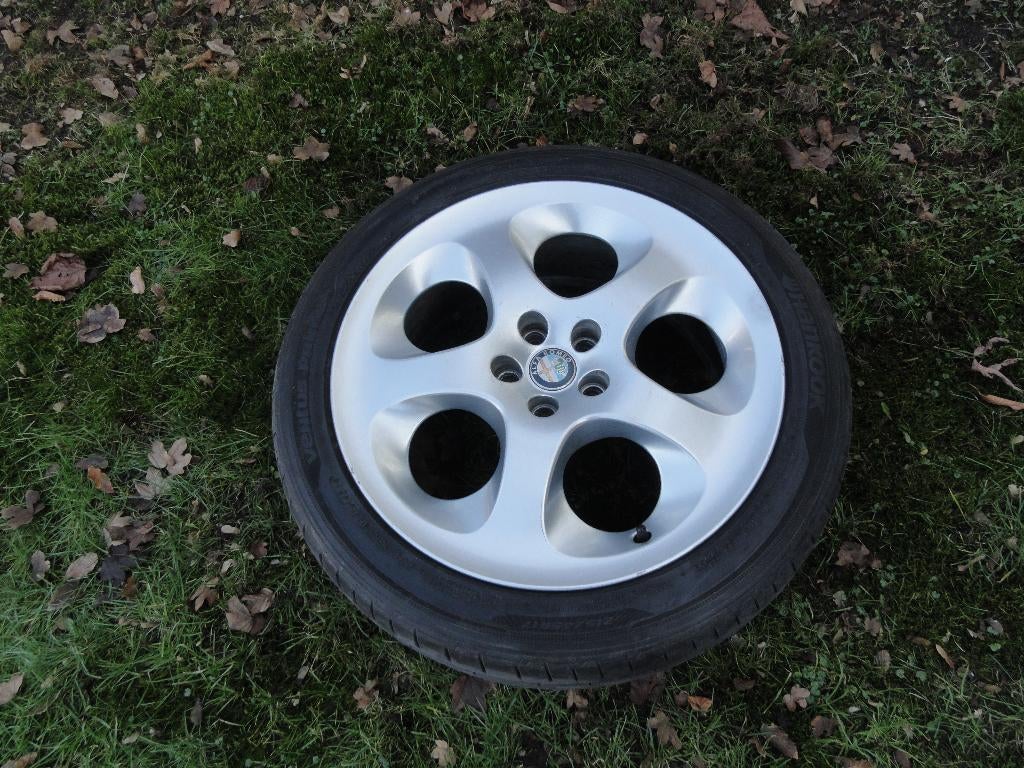 Alfa Romeo 147,156 alu velgen origineel ,zomerbanden 17 inch, Auto-onderdelen, Ophalen, Banden en Velgen, 17 inch, Personenwagen