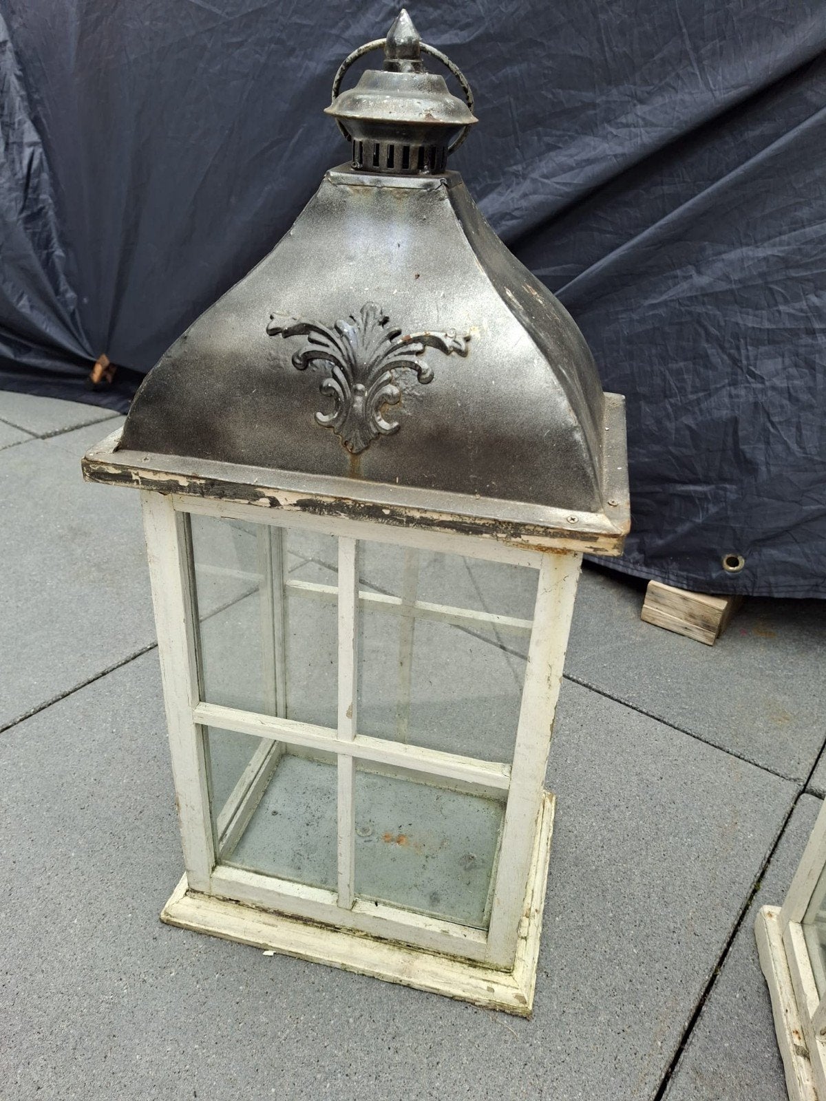 houten lantaarn met metalen kap, Ophalen