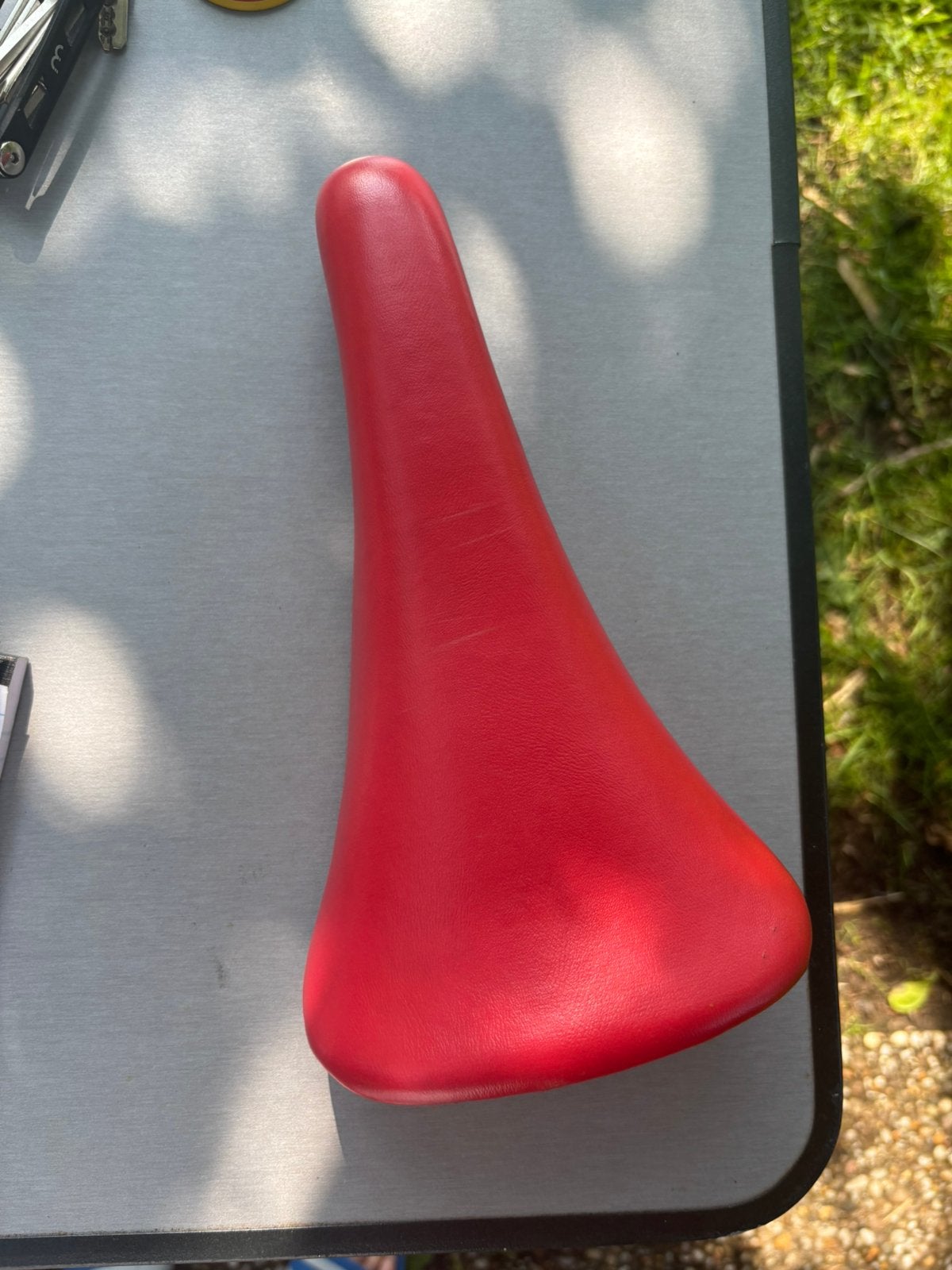 Fietszadel rood, Ophalen, Zo goed als nieuw