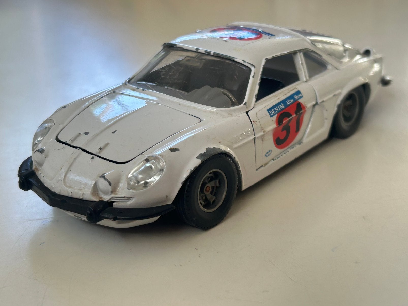 Bburago Italy- Renault Alpine Denim After Shave Rally, Ophalen of Verzenden, Gebruikt, Auto, Bburago