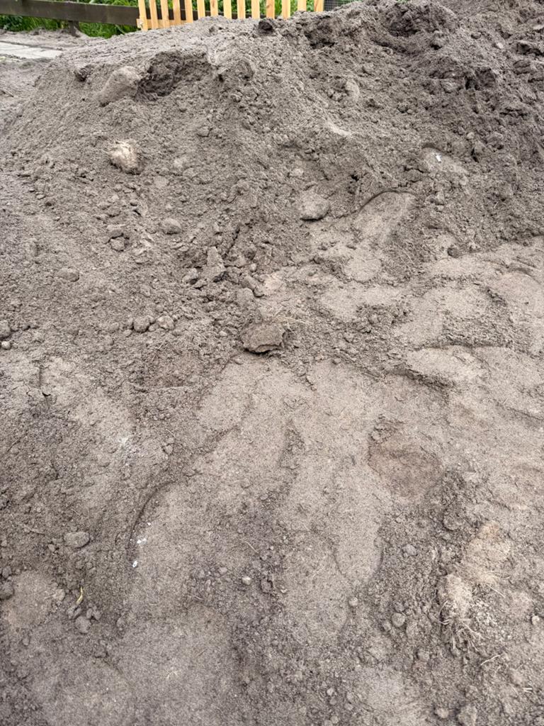 +- 2 kuub (schone) tuingrond, Ophalen, Tuinaarde