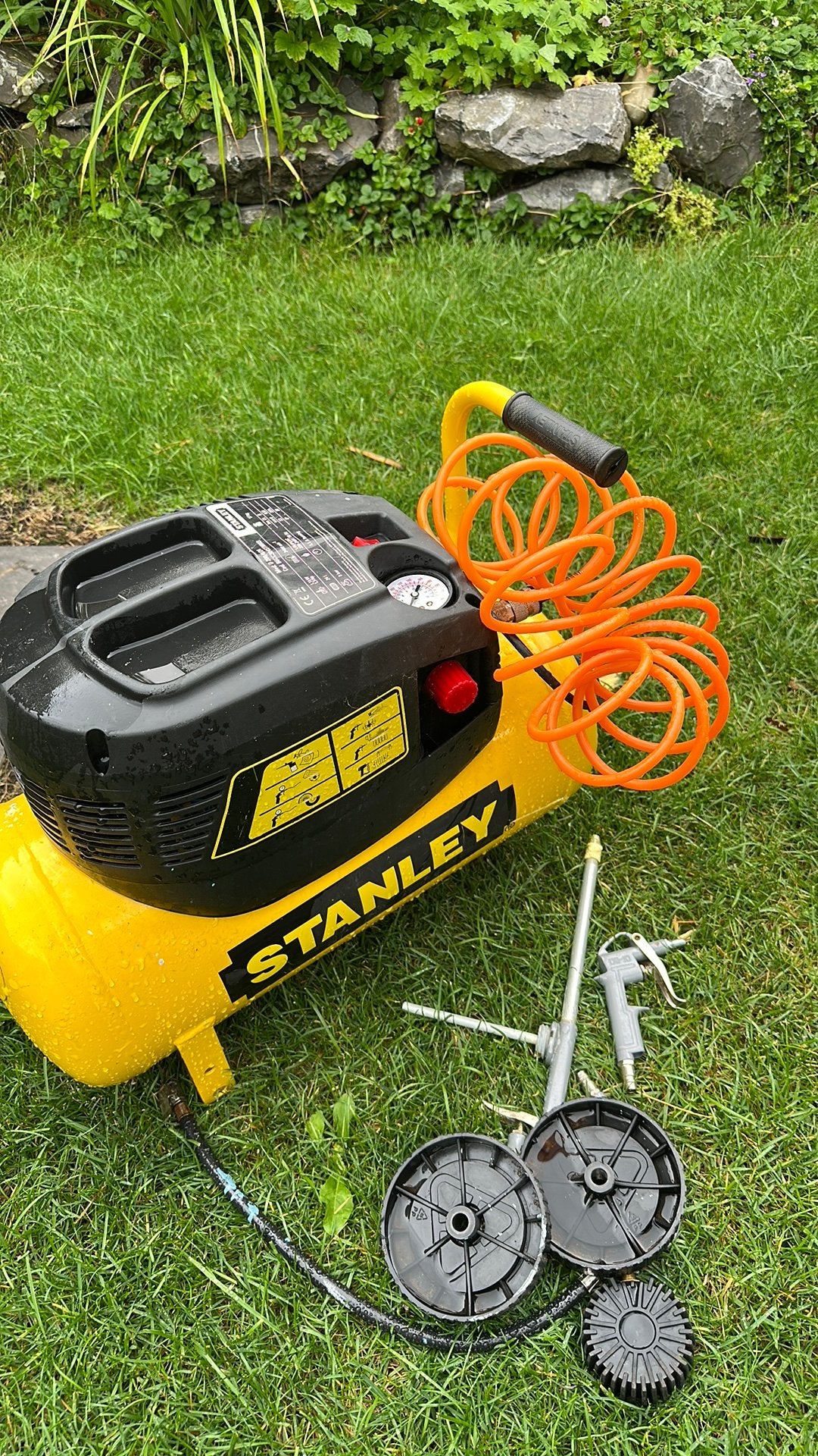 Stanley Luchtcompressor 24L - 8 bar, Ophalen, Gebruikt, 6 tot 10 bar, Minder dan 200 liter/min