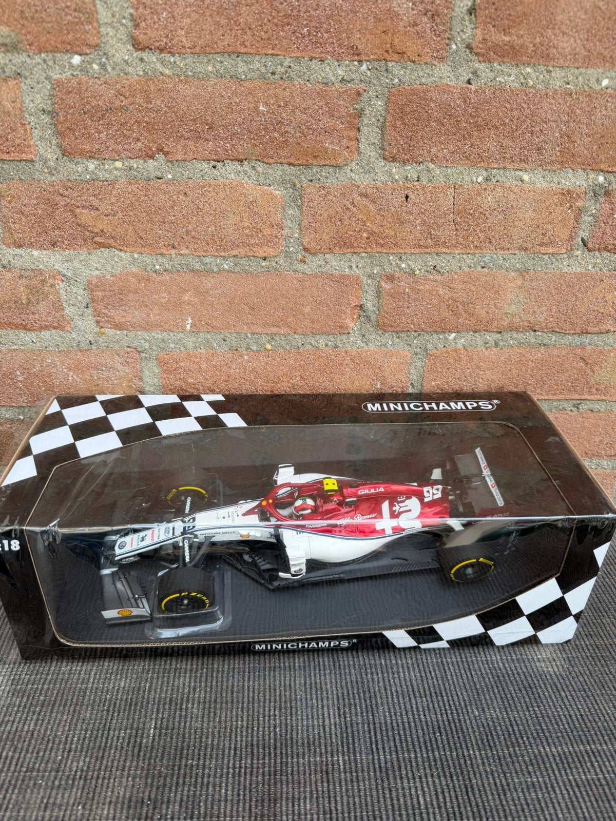 1:18 Minichamps Alfa Romeo Racing C38 A.Giovinazzi ……125,-, Hobby en Vrije tijd, Modelauto's | 1:18, Ophalen of Verzenden, Nieuw