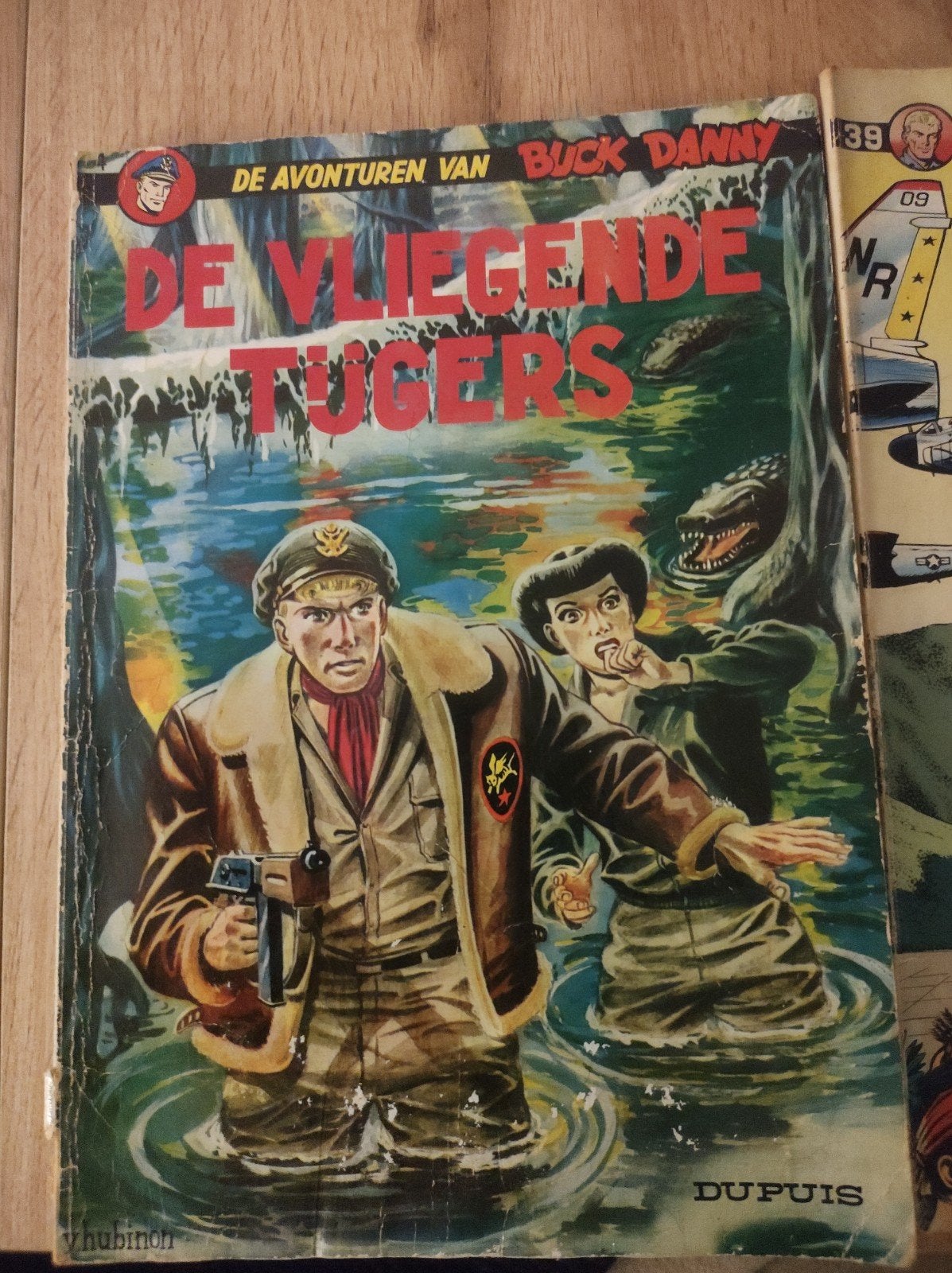 Buck Danny: De Vliegende Tijgers & Haaien in de Chinese Zee, Boeken, Meerdere stripboeken, Ophalen of Verzenden, Gelezen, Victor Hubinon