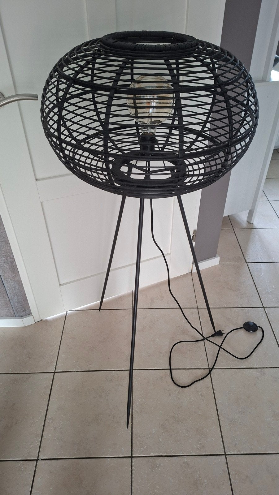 Zwarte rotan vloerlamp met tripod onderstel, Ophalen, Modern, Bohemian, 100 tot 150 cm, E27 (groot)