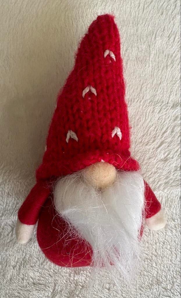 Kleine Leuke kerstkabouter met rode muts en witte baard, Ophalen of Verzenden, Zo goed als nieuw, Overige materialen, Minder dan 25 cm