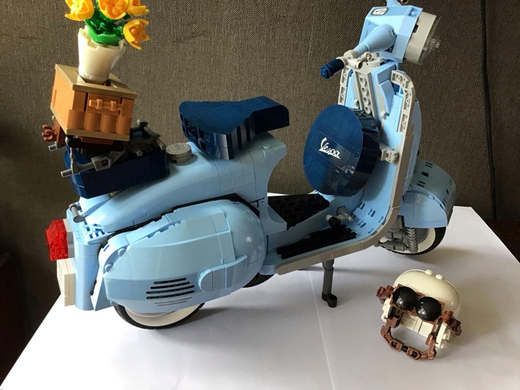 Lego Vespa 125 Scooter - Lichtblauw Model, Ophalen of Verzenden, Zo goed als nieuw, Benzine