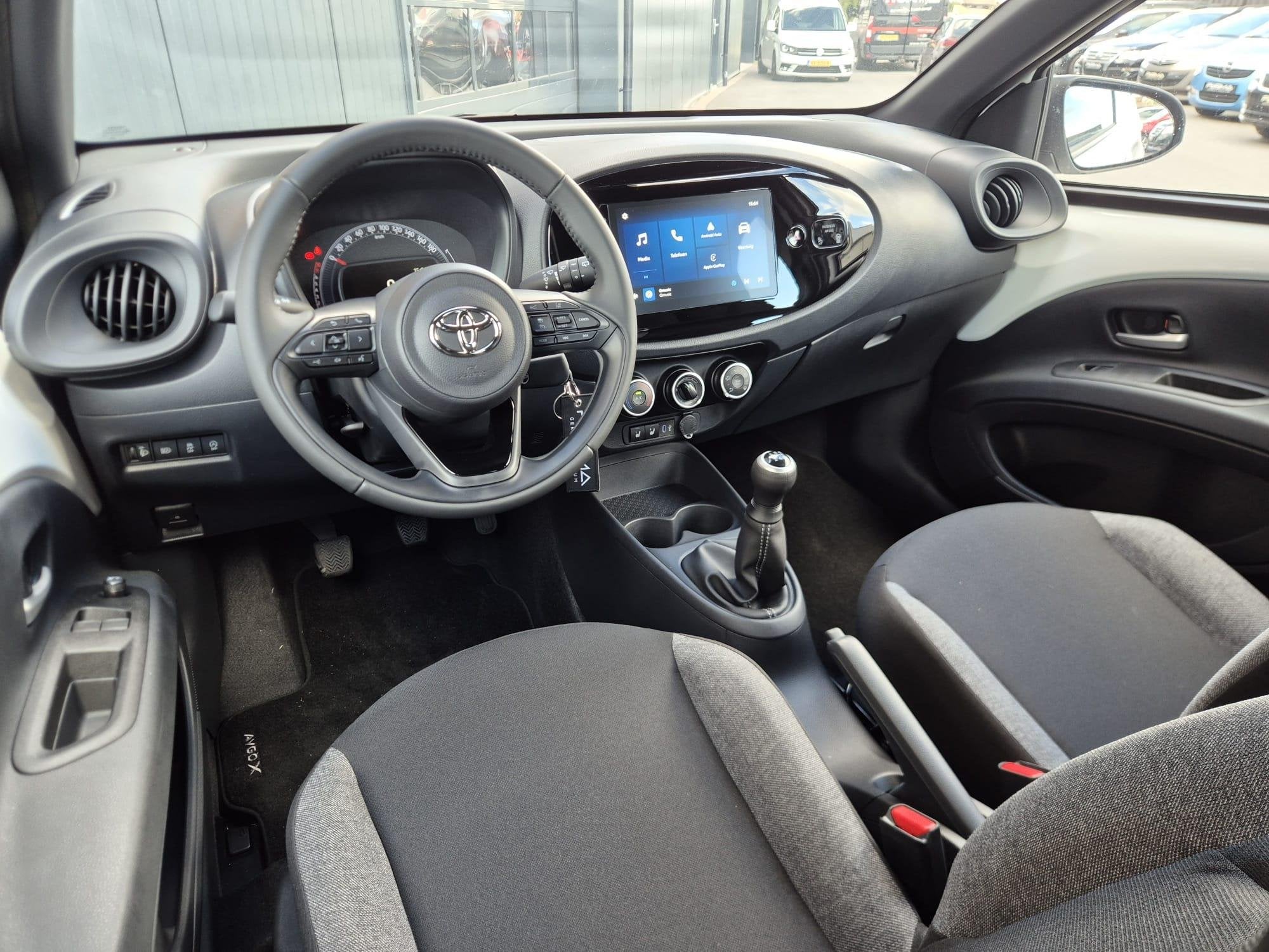 Toyota Aygo X 1.0-l-VVT-i Play | NIEUW 6km | BTW | Carplay |, Dealer onderhouden, Stof, Gebruikt, Euro 6