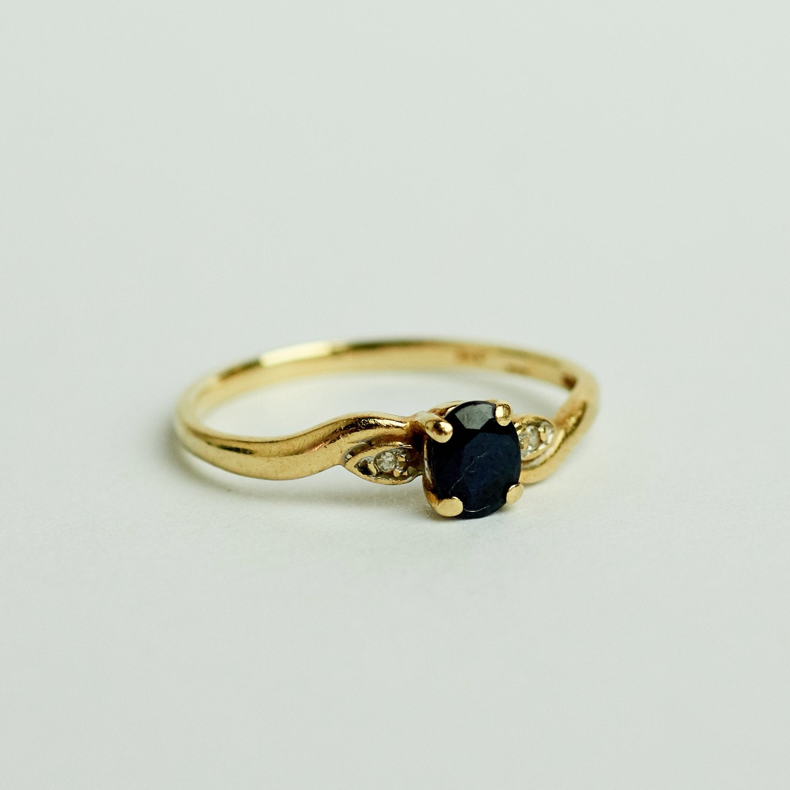 14k vintage gouden ring met saffier en diamant, Ophalen of Verzenden, Dame, Goud, Zilver