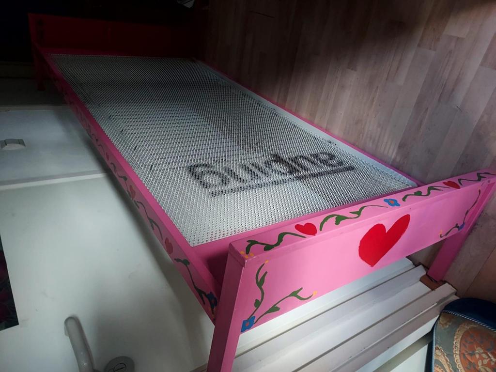 GRATIS Auping kinderbed roze met hartjes en bloemen, Ophalen, Gebruikt, 180 cm of meer, 70 tot 85 cm