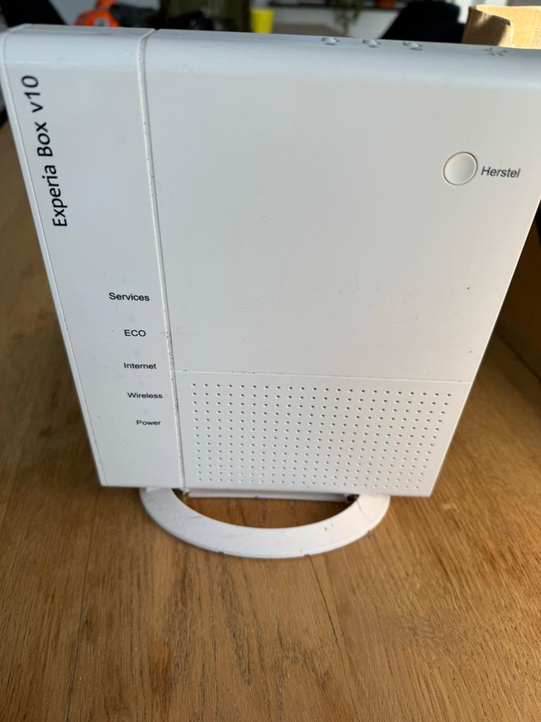 KPN Experia Box V10 Router, Ophalen of Verzenden, Gebruikt, Router