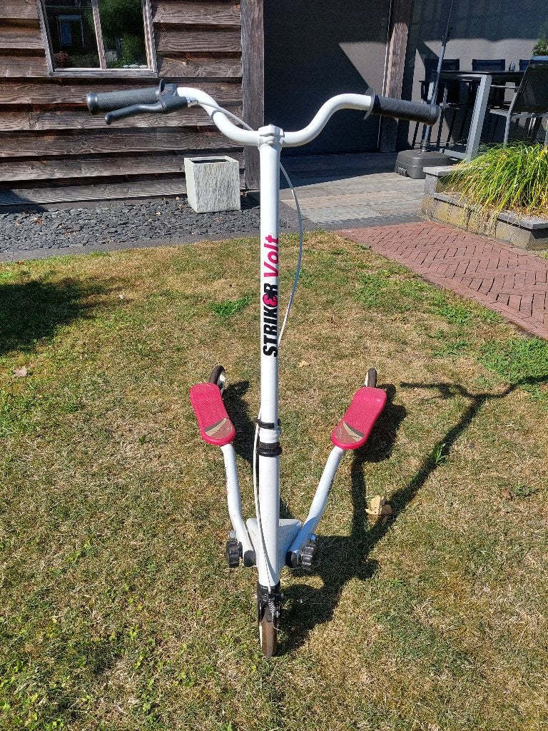 Step stuntstep driewieler Striker Volt, Fietsen en Brommers, Steps, Ophalen, Gebruikt, Gewone step