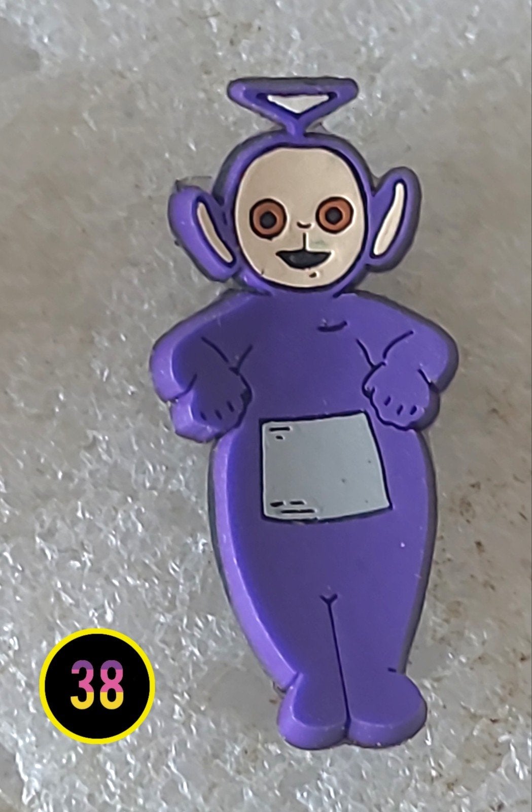 Teletubbie Tinky Winky pin - Paars figuurtje, Ophalen of Verzenden, Gebruikt