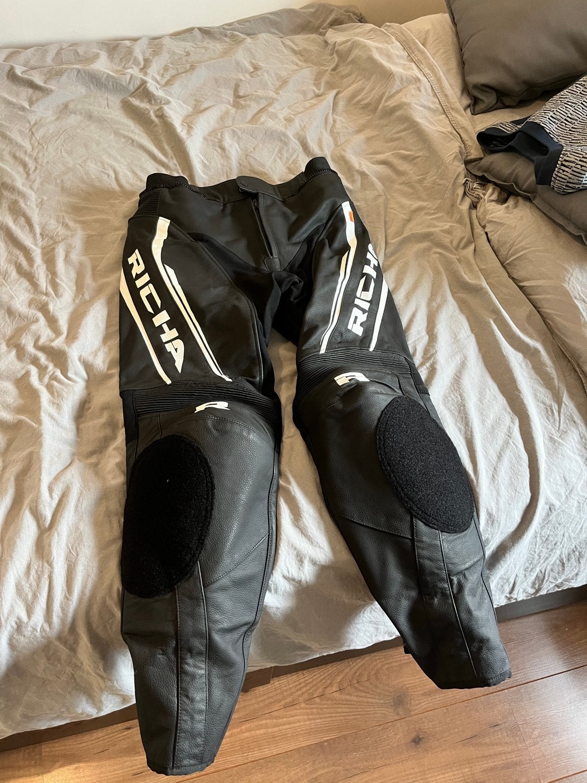 Richa Assen Leren Motorbroek - Maat D52/UK42, Ophalen of Verzenden, Nieuw zonder kaartje, Dames, Broek | leer