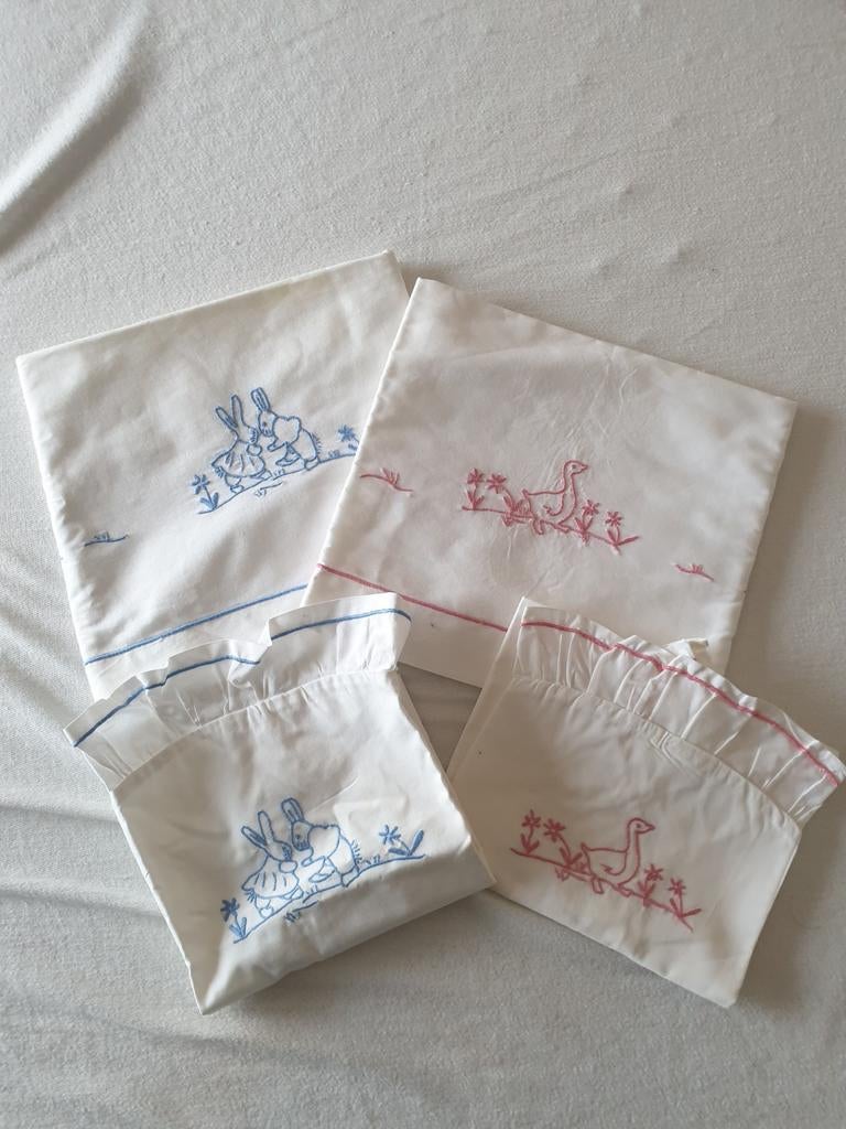 (T) Vintage jaren 60 handgeborduurde babylakens en sloopjes., Antiek en Kunst, Ophalen of Verzenden
