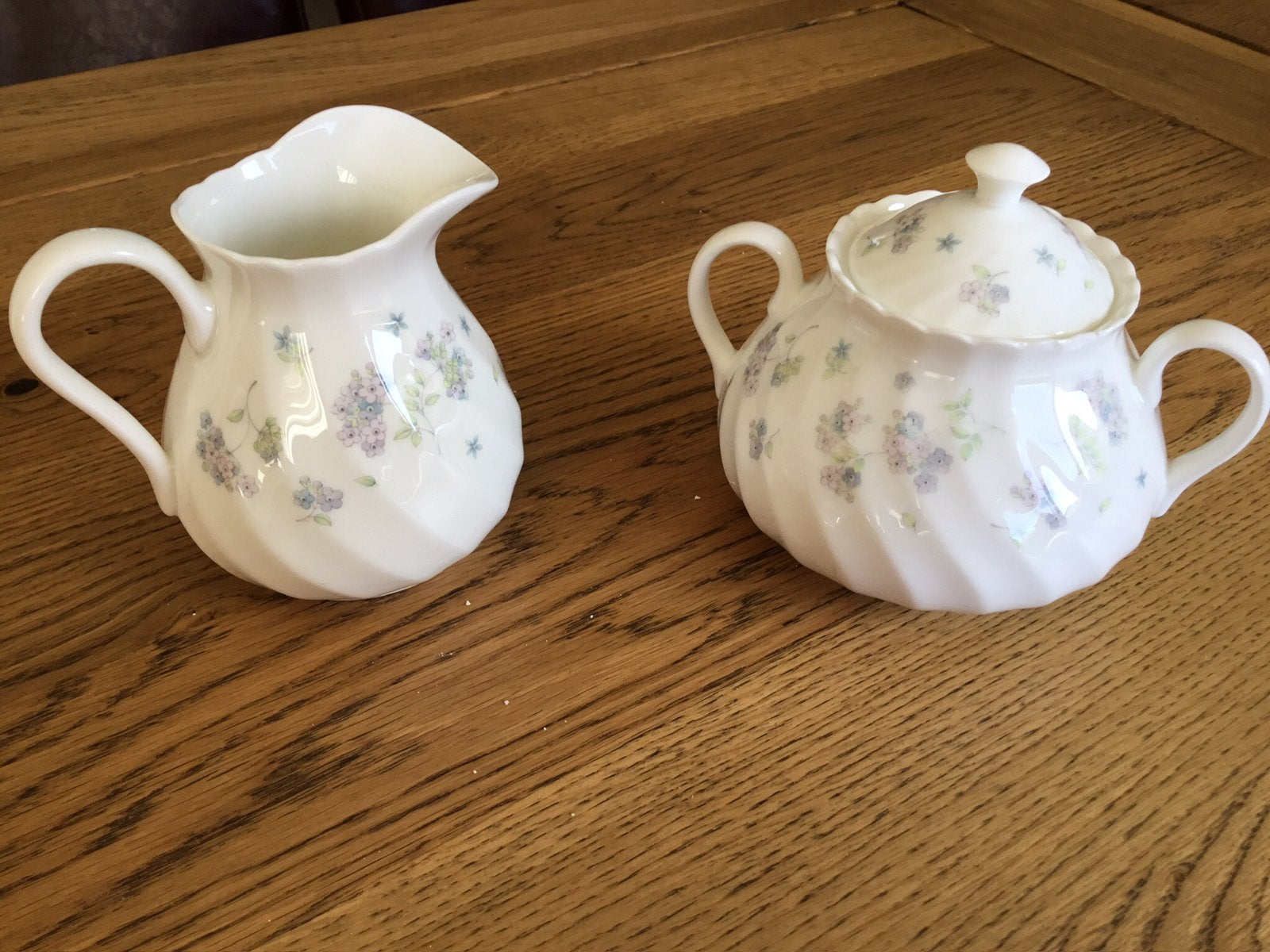 Te koop wedgwood april flowers melkkannetje, Ophalen of Verzenden