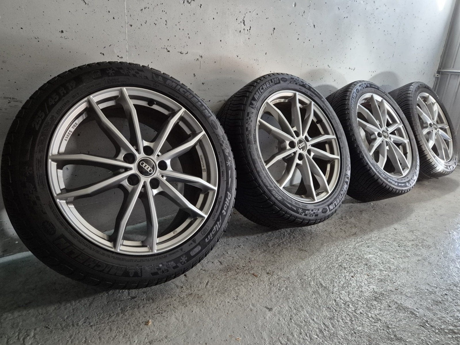 5x112/19 inch Audi Q5/Q3 Winterset, Auto-onderdelen, Banden en Velgen, 255 mm, Banden en Velgen, Winterbanden, Ophalen