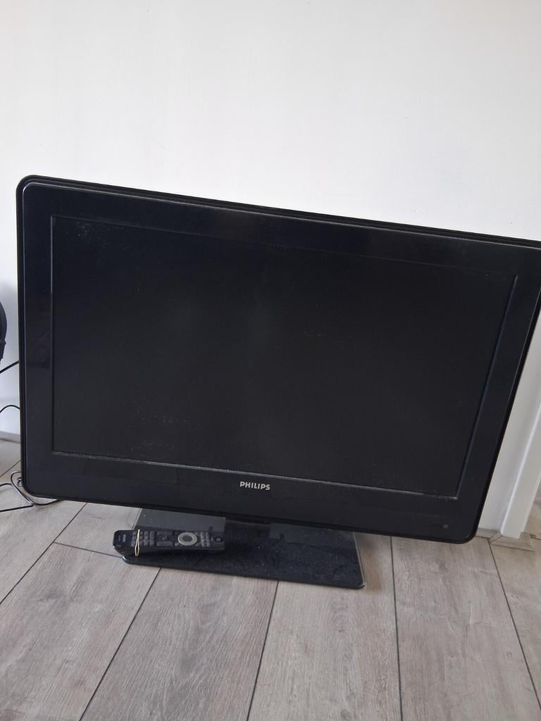 Philips LCD tv. 32 inch. H. 60 cm, B 80 cm, Ophalen, 80 tot 100 cm, 50 Hz, Philips